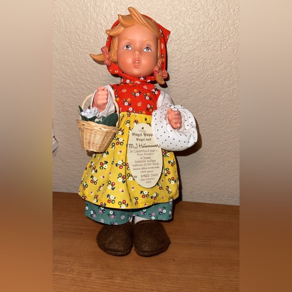VTG MJ Goebel Hummel
Weary Wanderer "Goose Girl"
01822 out of 20,00 with Tag